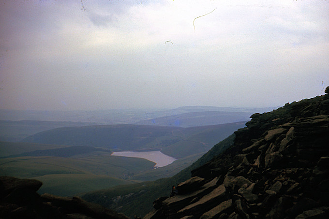 WW1965-029 Kinder reservoir from the Downfall